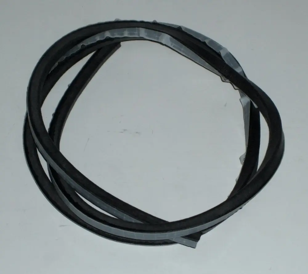 Daikin Moosgummidichtung, schwarze flexible Dichtung in Form eines Rings, auf hellem Untergrund liegend, ohne erkennbare Maße.